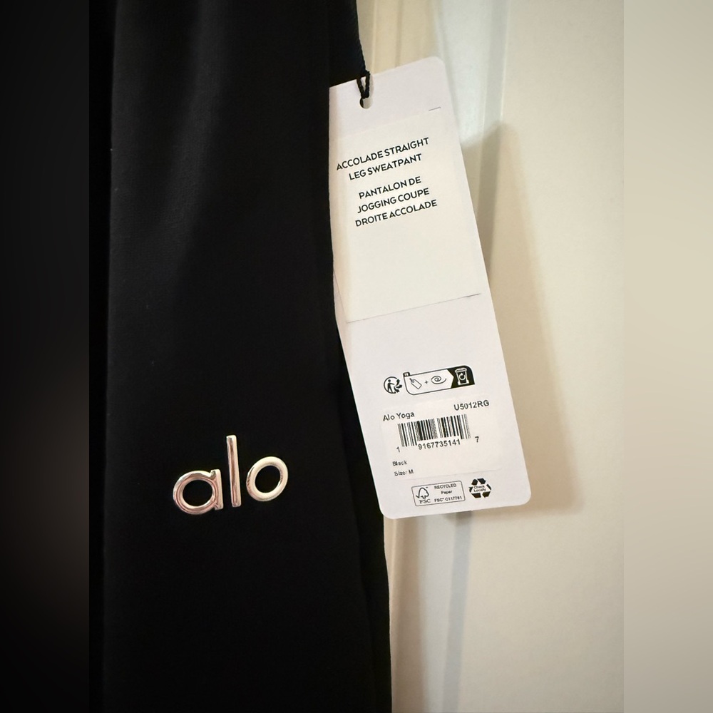 NWT ALO Yoga Accolade Straight Leg Sweatpant size Medium - Picture 5 of 7